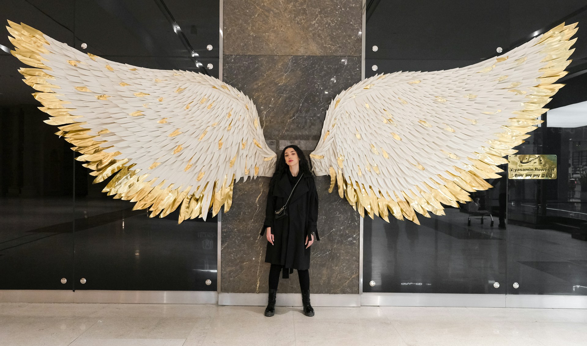 Девушка с крыльями ангела