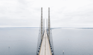 Огромный мост через море