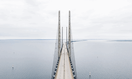 Огромный мост через море