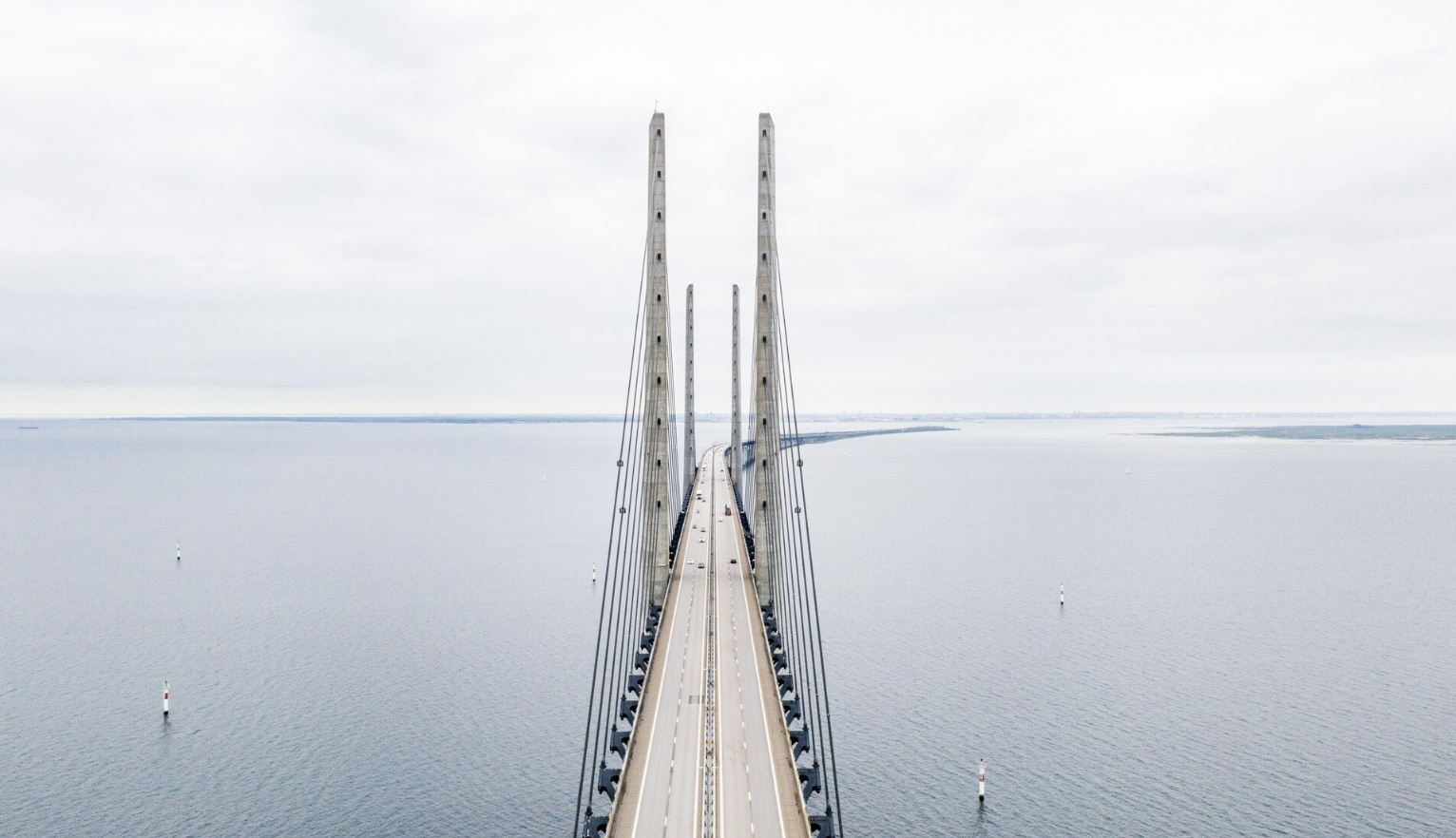 Огромный мост через море