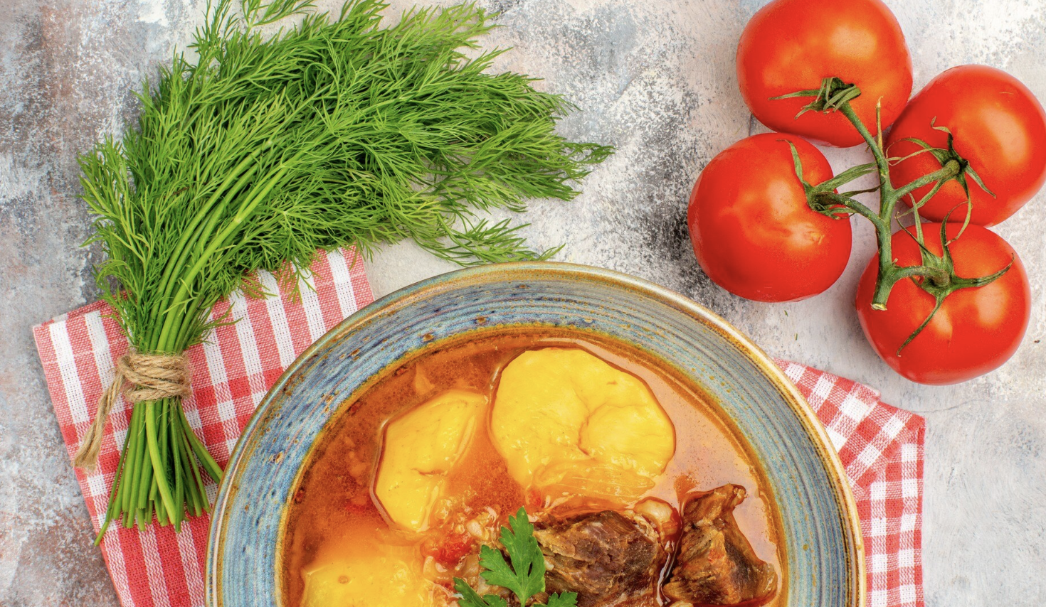 Щи с зеленью и помидорами