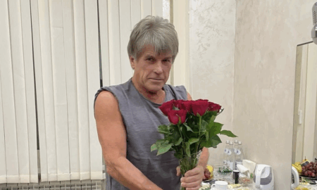 Алексей Глызин с цветами