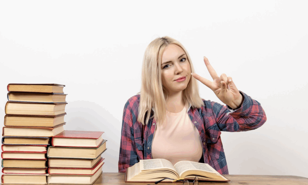 девушка с книгами