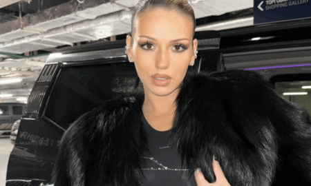 Люся Чеботина возле машины