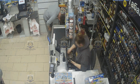 продавщица ворует выручку