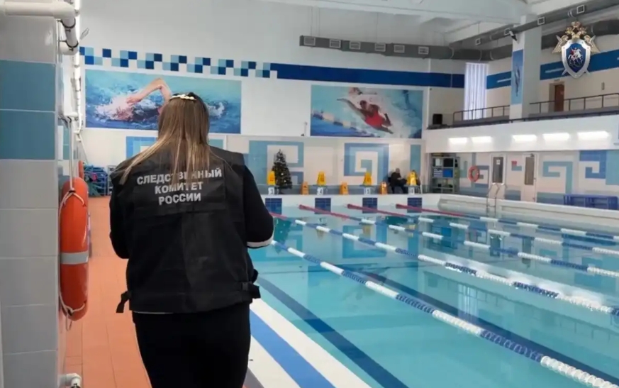 Следователь осматривает место смерти