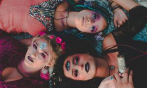 Три девушки и астрология