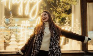 Девушка в зимней куртке