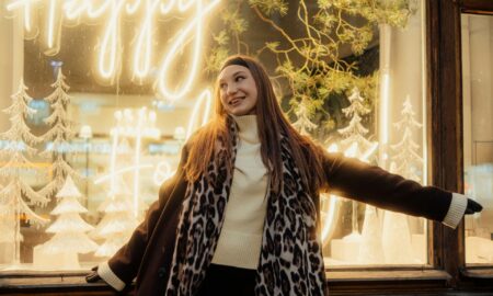 Девушка в зимней куртке