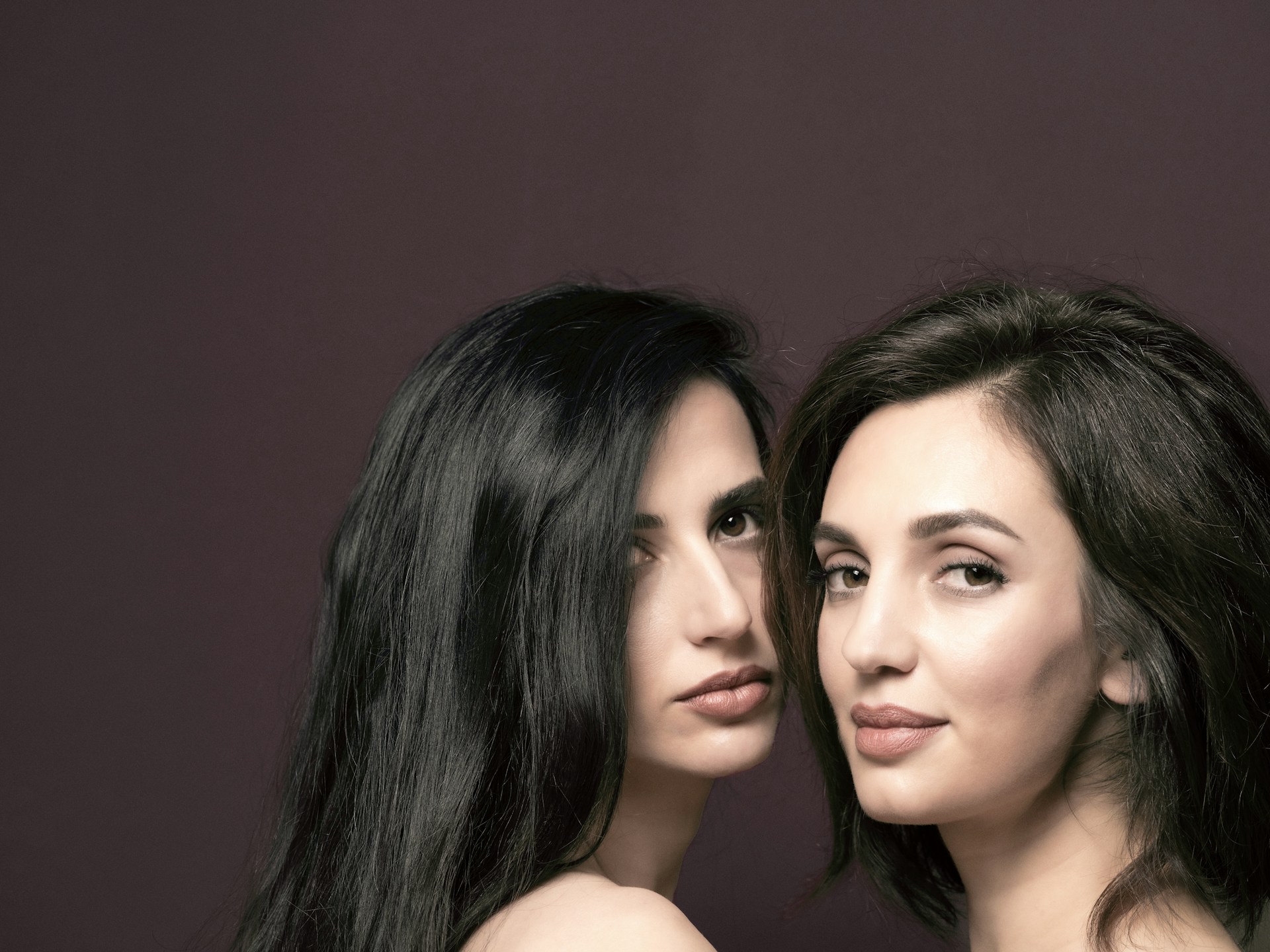 Две девушки