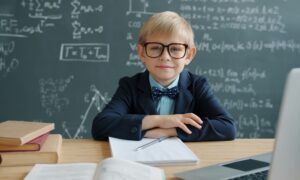 Школьник на уроке математики