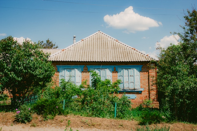 alt загородный дом из кирпича