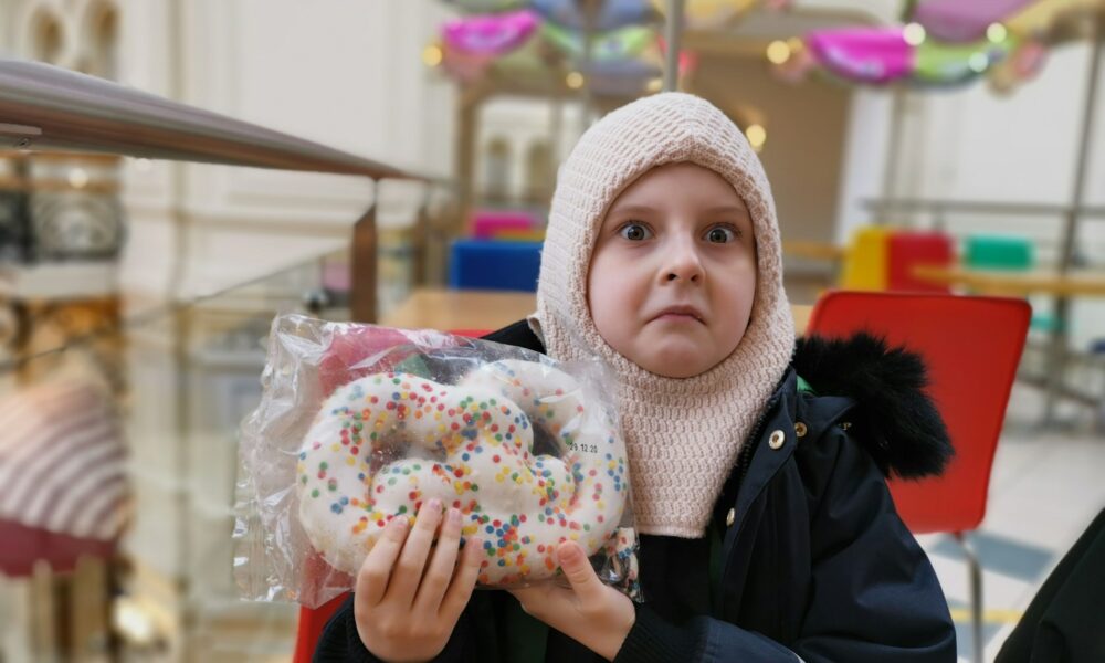 Ребенок с пряником