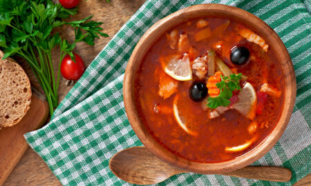 Солянка в суповой тарелке