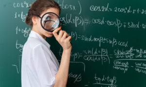 Девушка с лупой у доски