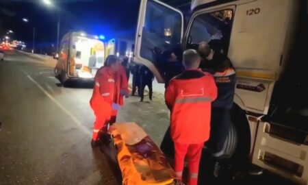 alt МЧС вскрывает кабину