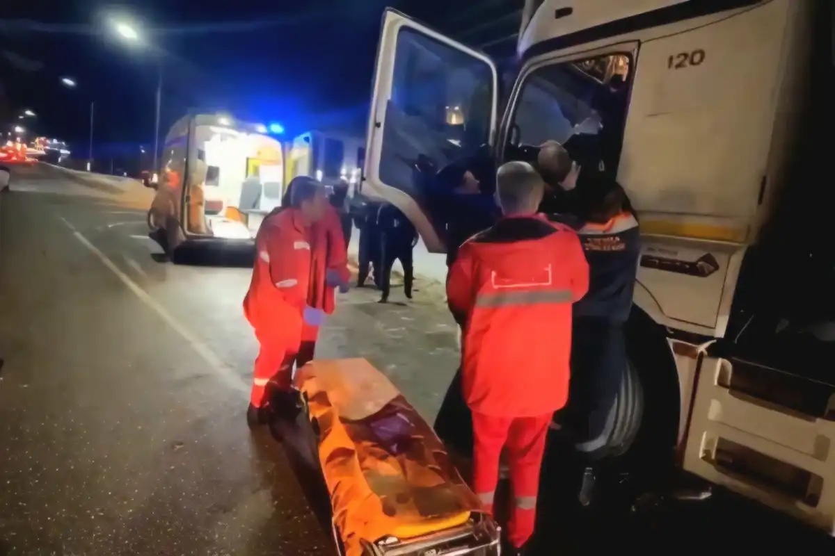 alt МЧС вскрывает кабину