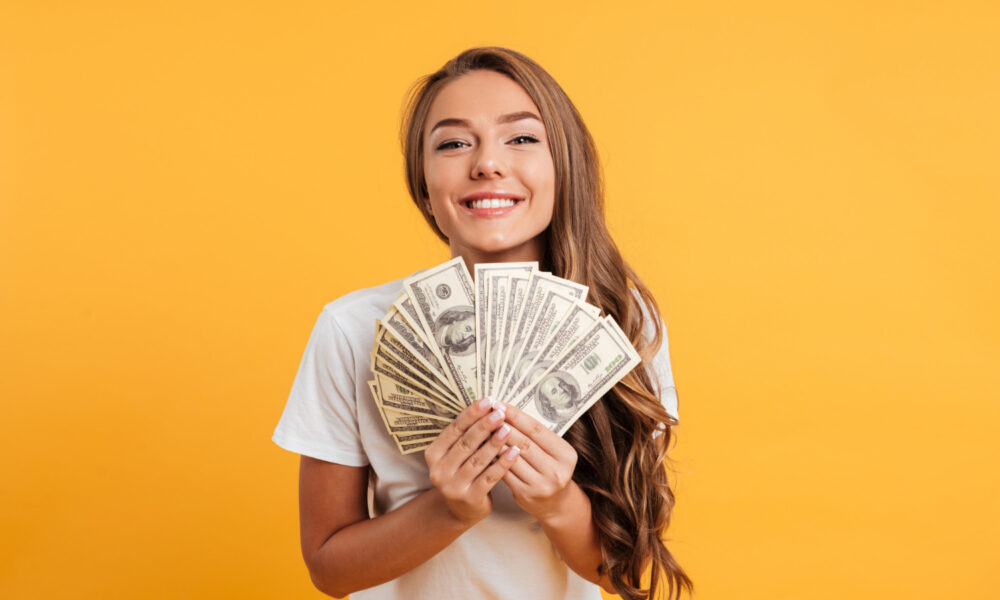 Девушка с деньгами
