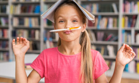 Девочка на уроке