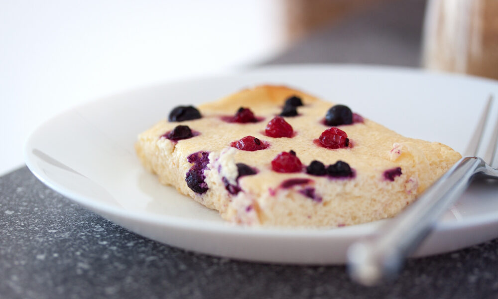 Творожная запеканка с ягодами