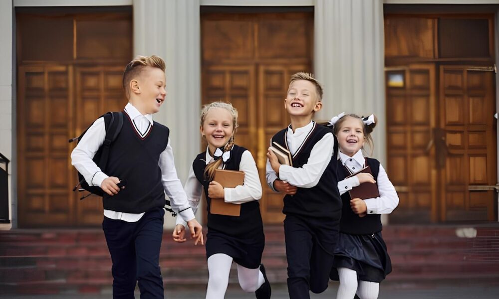 Юные школьники