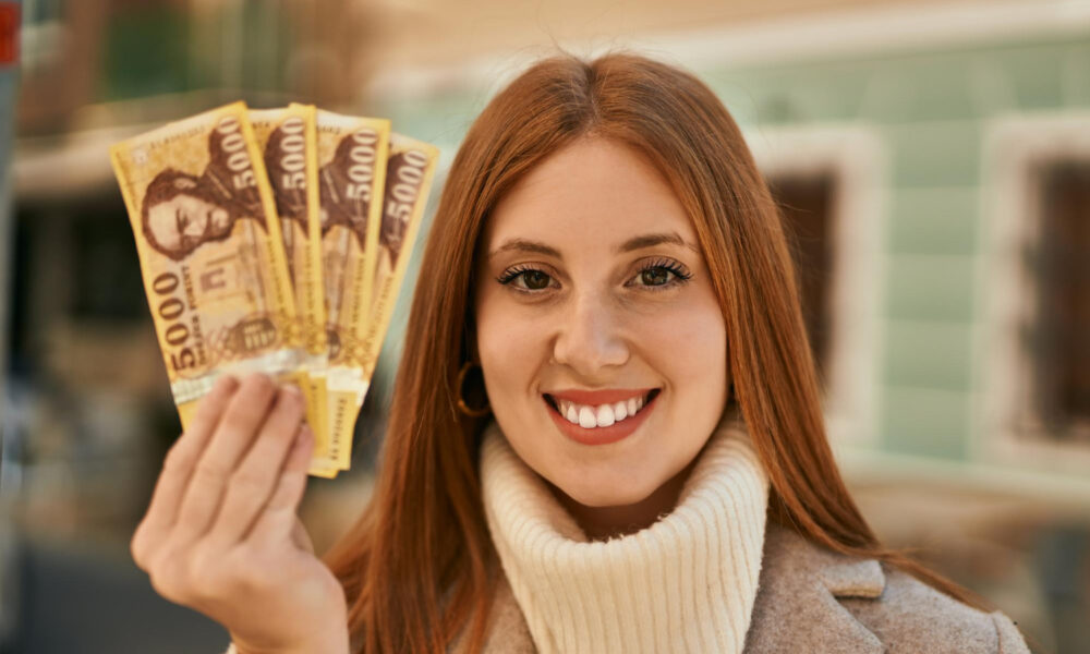 Девушка с деньгами