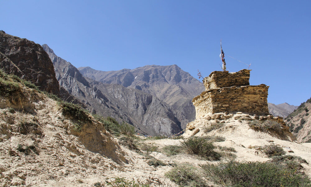 старая крепость в горах