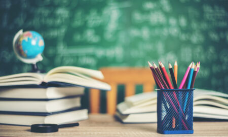 школьная парта и доска