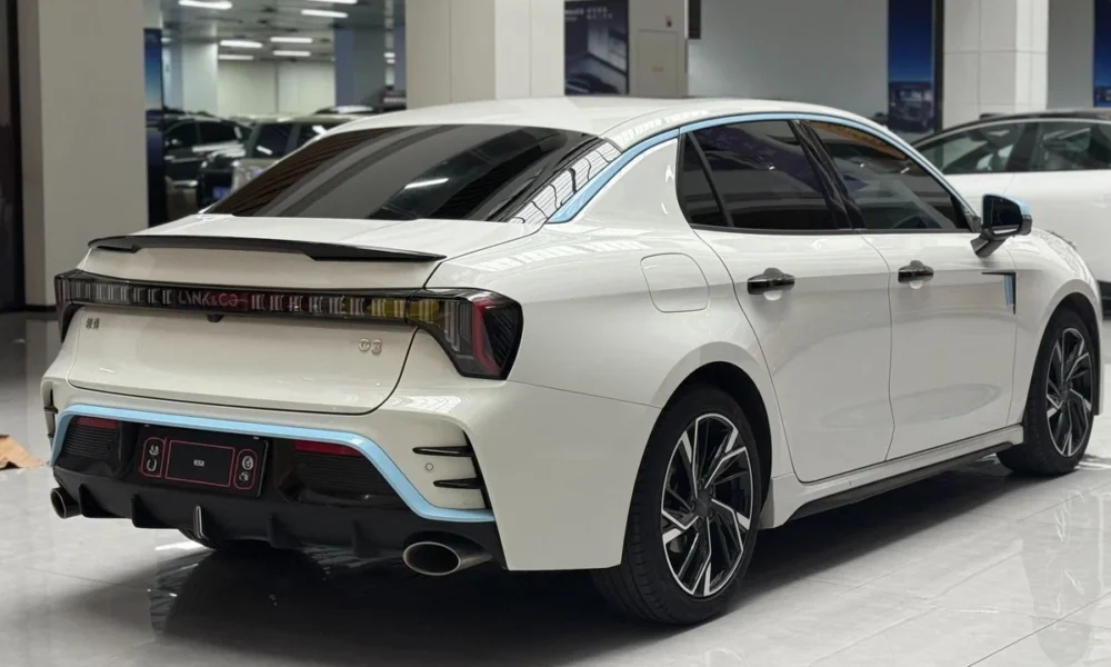 автомобиль Lynk&Co 03