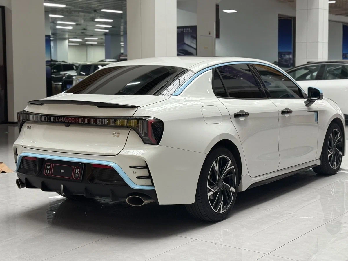 автомобиль Lynk&Co 03
