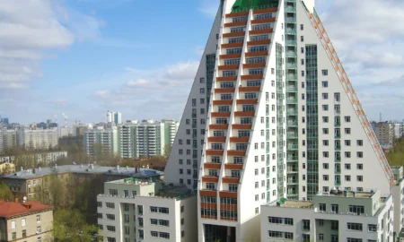 дом в форме пирамиды