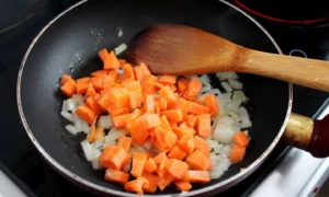 обжарка моркови и лука