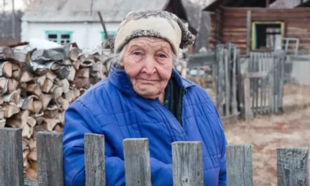 пенсионерка в деревне