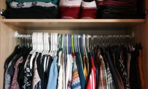 шкаф с вещами