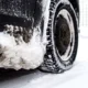 Снег на подкрылках автомобиля