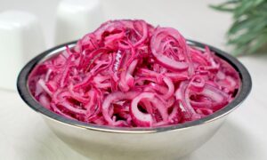 маринованный красный лук