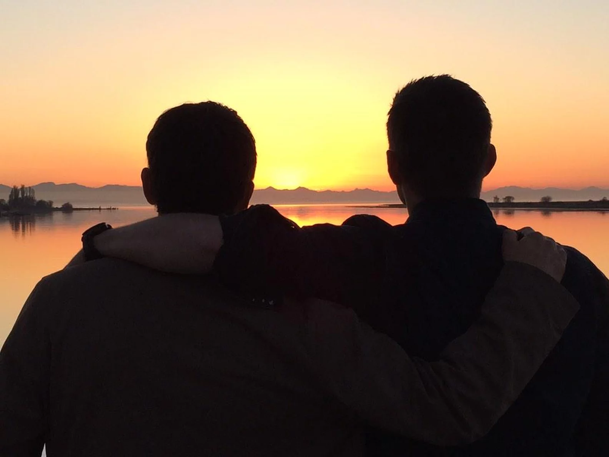 два человека