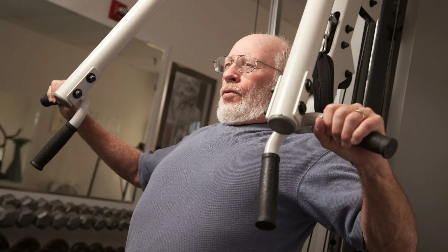 пенсионер тренируется