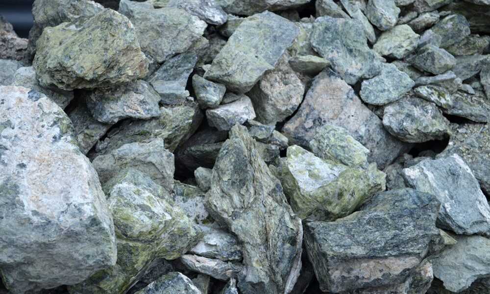 камень змеевик