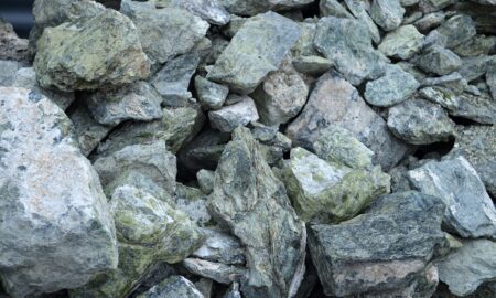 камень змеевик