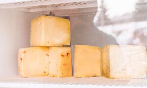 сыр в морозильнике