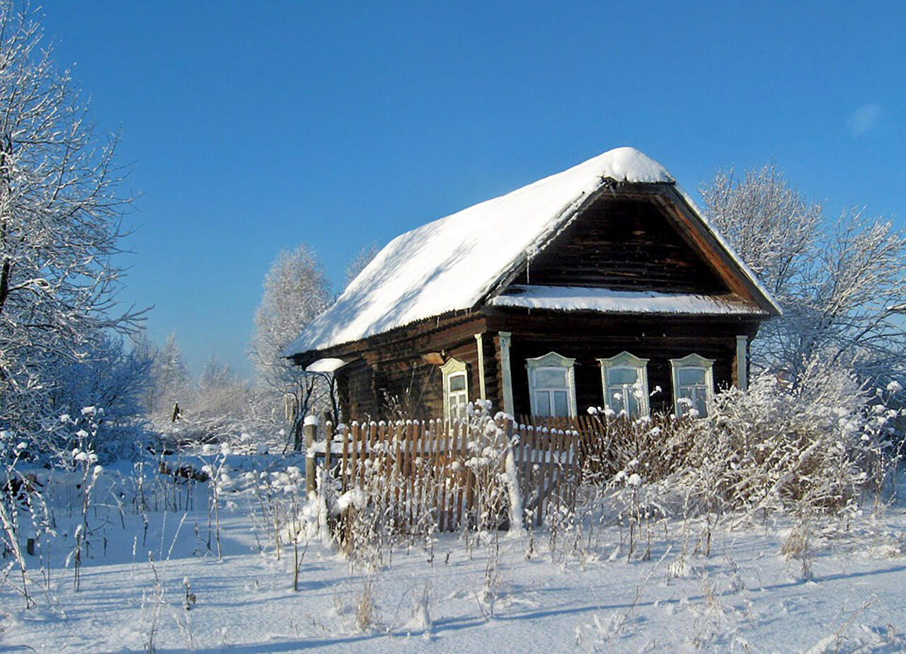изба зимой