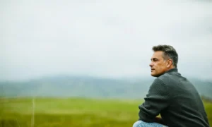 Задумчивый мужчина