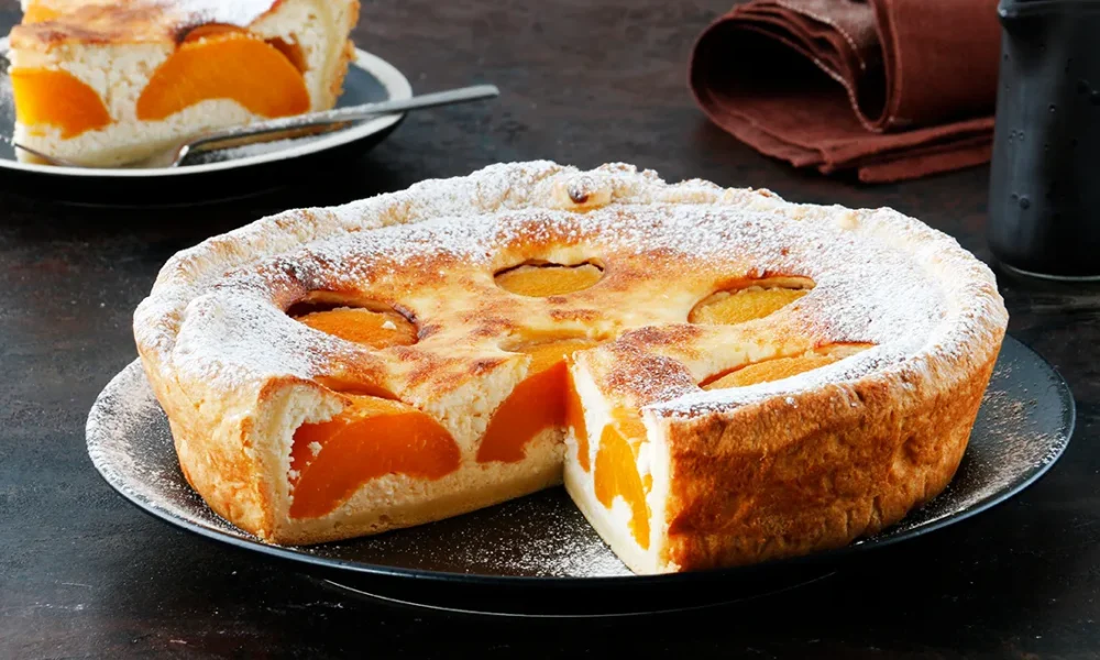 Творожный пирог с персиками