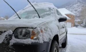 alt машина в снегу