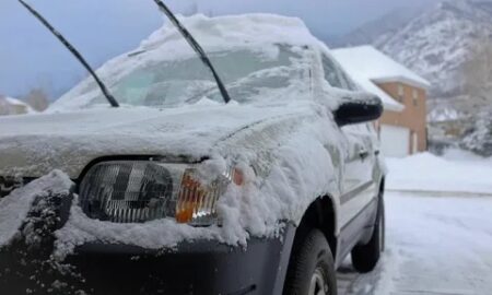 alt машина в снегу