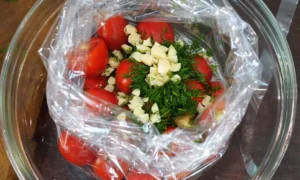 Малосольные помидоры в пакете