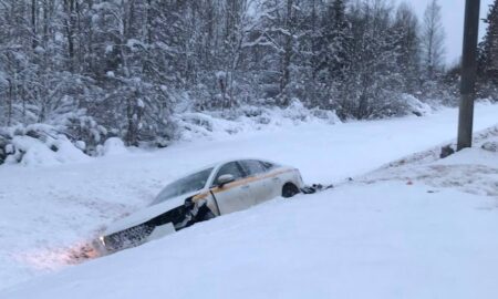 автомобиль в кювете