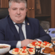 Губернатор Новгородской области Александр Дронов в окружении еды.