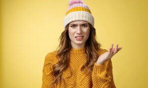 женщина недоумевает